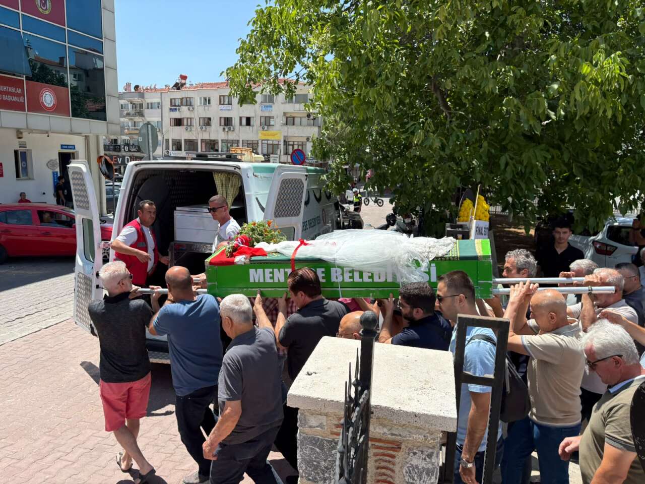 Özlem Çakır'a Hüzünlü Veda: Gelinlikli Tabut Yürekleri Dağladı 1